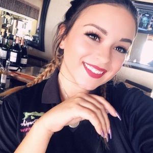 Meet your Posher, Elise